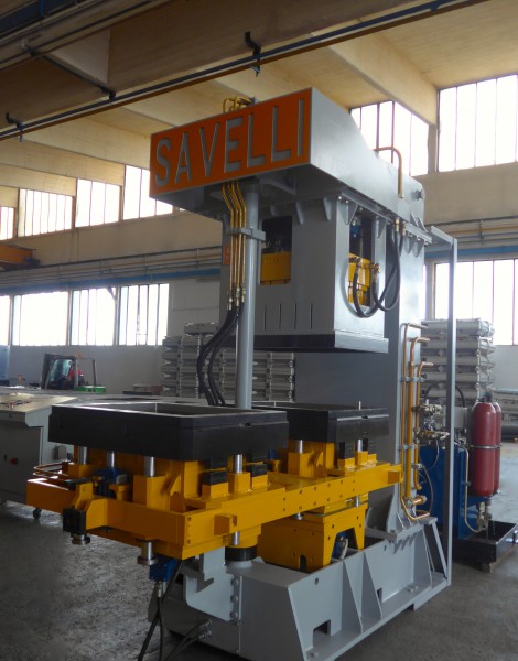 SAVELLI F2 molding machine for Pobjeda